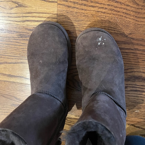 Dark brown UGG size 8 - Picture 4 of 5